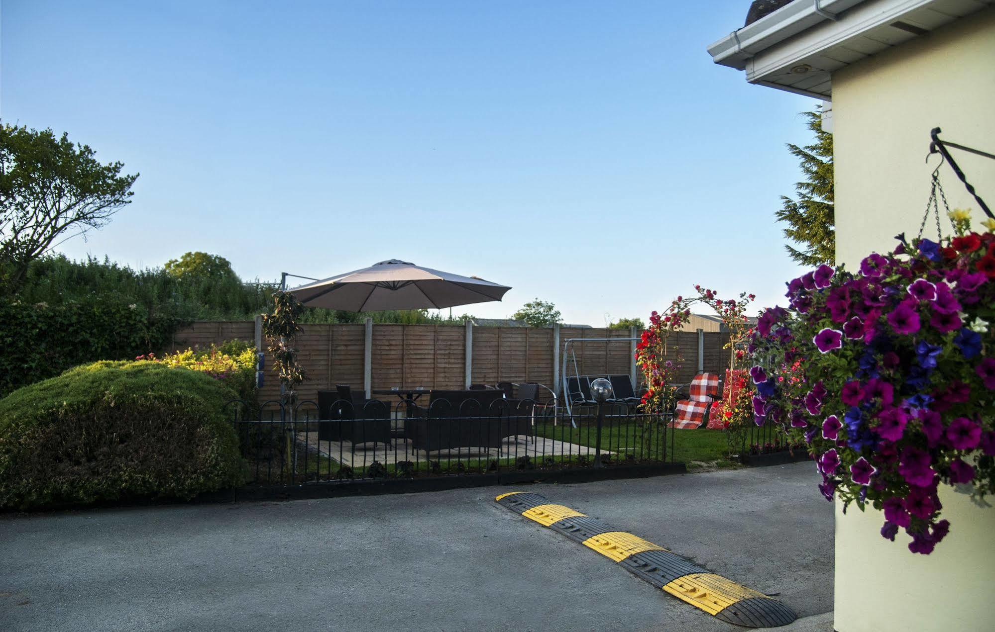 Ferienwohnung Hillview Self Catering Lusk Exterior foto